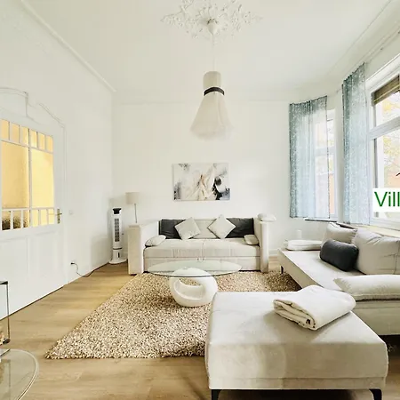 Emg Nah Duesseldorf Essen Dortmund, Familien Gruppen Bis 27 Personen, 3 Kuechen, Kaminofen, Terrasse