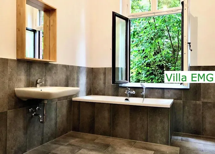 Emg Nah Duesseldorf Essen Dortmund, Familien Gruppen Bis 27 Personen, 3 Kuechen, Kaminofen, Terrasse