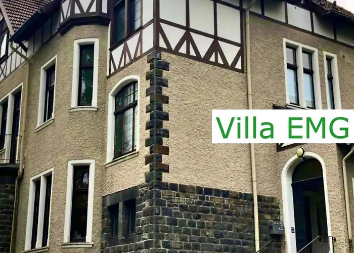 Emg Nah Duesseldorf Essen Dortmund, Familien Gruppen Bis 27 Personen, 3 Kuechen, Kaminofen, Terrasse