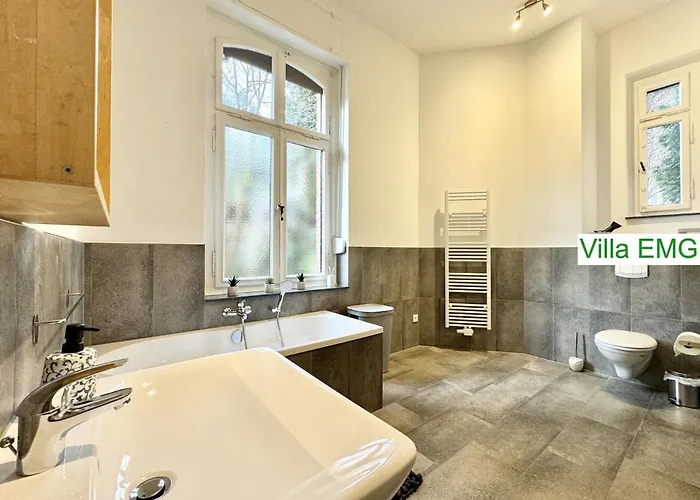 Villa Emg Nah Duesseldorf Essen Dortmund, Familien Gruppen Bis 27 Personen, 3 Kuechen, Kaminofen, Terrasse