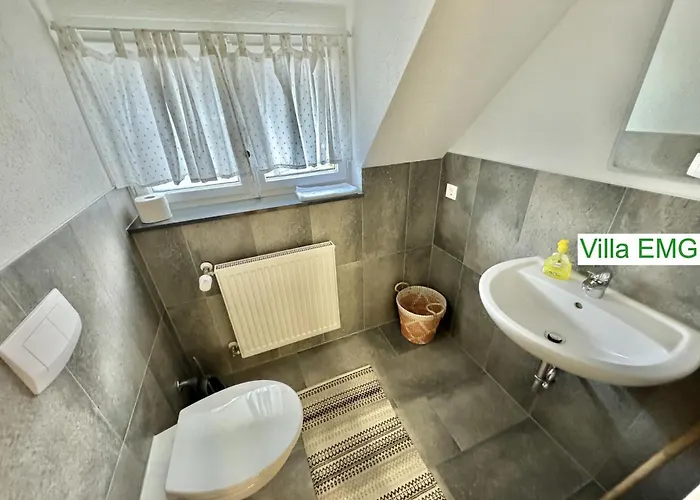 Emg Nah Duesseldorf Essen Dortmund, Familien Gruppen Bis 27 Personen, 3 Kuechen, Kaminofen, Terrasse Villa *