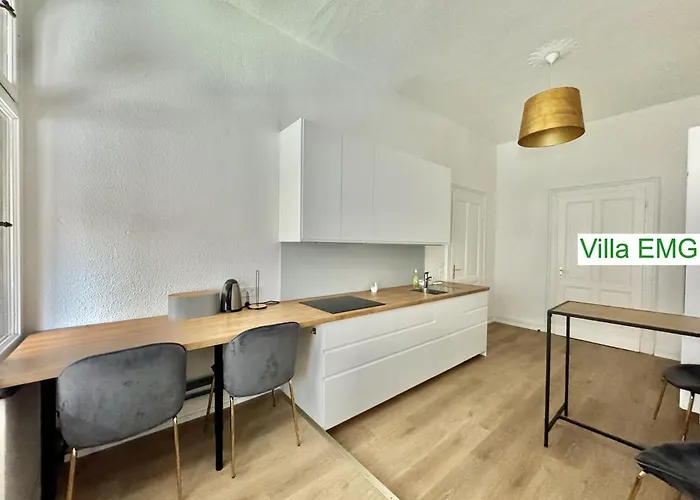 Emg Nah Duesseldorf Essen Dortmund, Familien Gruppen Bis 27 Personen, 3 Kuechen, Kaminofen, Terrasse Villa