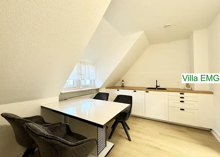 Villa Emg Nah Duesseldorf Essen Dortmund, Familien Gruppen Bis 27 Personen, 3 Kuechen, Kaminofen, Terrasse Velbert