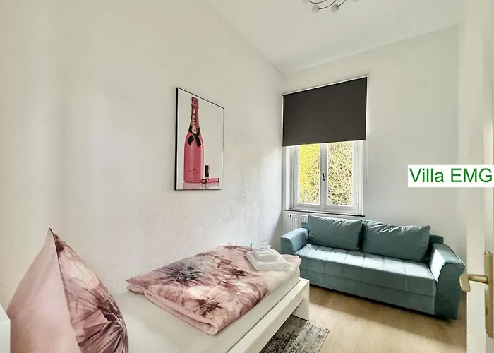 Emg Nah Duesseldorf Essen Dortmund, Familien Gruppen Bis 27 Personen, 3 Kuechen, Kaminofen, Terrasse Velbert