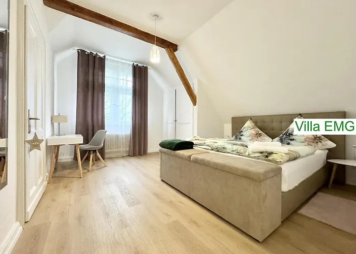 Emg Nah Duesseldorf Essen Dortmund, Familien Gruppen Bis 27 Personen, 3 Kuechen, Kaminofen, Terrasse