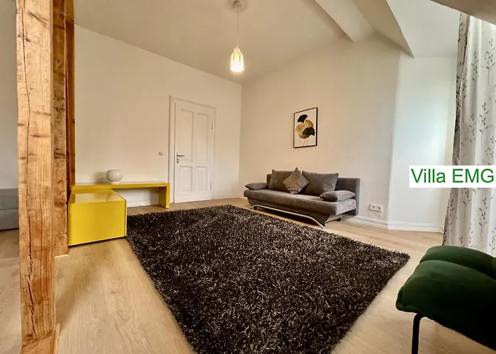 Emg Nah Duesseldorf Essen Dortmund, Familien Gruppen Bis 27 Personen, 3 Kuechen, Kaminofen, Terrasse Villa