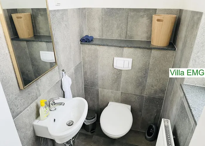 Emg Nah Duesseldorf Essen Dortmund, Familien Gruppen Bis 27 Personen, 3 Kuechen, Kaminofen, Terrasse Villa *