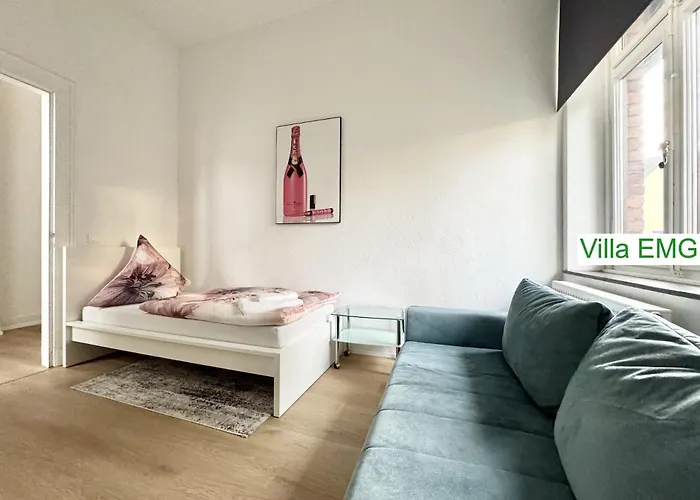 Emg Nah Duesseldorf Essen Dortmund, Familien Gruppen Bis 27 Personen, 3 Kuechen, Kaminofen, Terrasse Villa Velbert