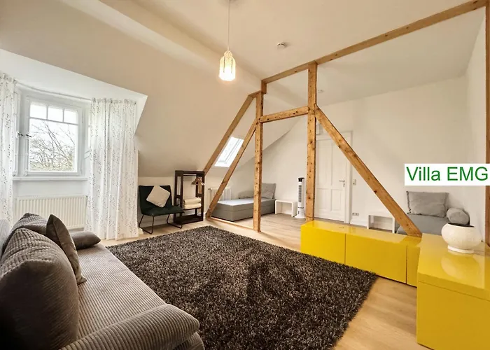 Emg Nah Duesseldorf Essen Dortmund, Familien Gruppen Bis 27 Personen, 3 Kuechen, Kaminofen, Terrasse Villa