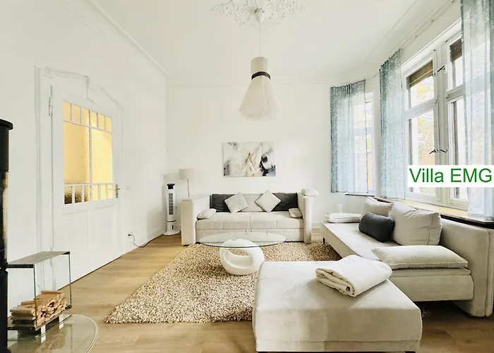 Emg Nah Duesseldorf Essen Dortmund, Familien Gruppen Bis 27 Personen, 3 Kuechen, Kaminofen, Terrasse