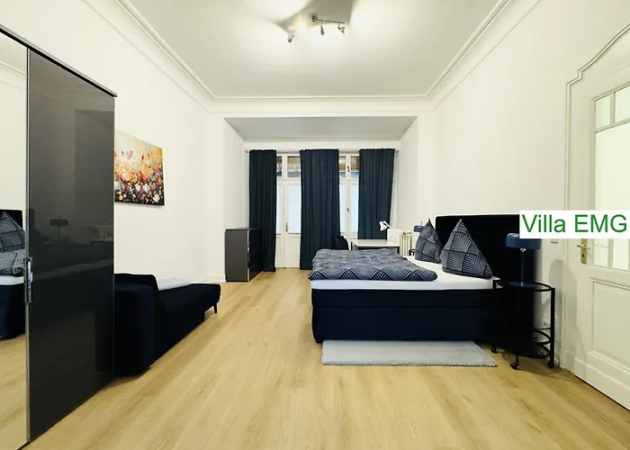 Villa Emg Nah Duesseldorf Essen Dortmund, Familien Gruppen Bis 27 Personen, 3 Kuechen, Kaminofen, Terrasse