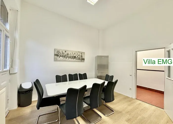 Villa Emg Nah Duesseldorf Essen Dortmund, Familien Gruppen Bis 27 Personen, 3 Kuechen, Kaminofen, Terrasse Velbert